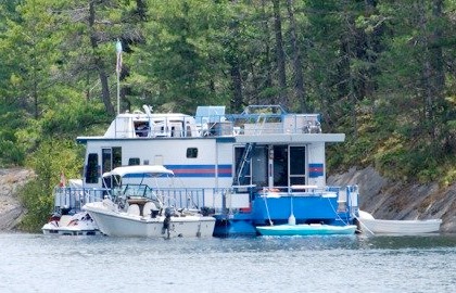 houseboat